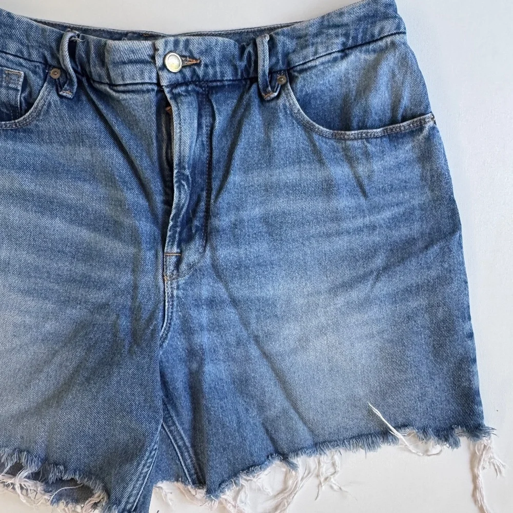 Good American Blue Jean Shorts 90s Icon Bermuda Jorts Size 14/32 - Picture 2 of 8